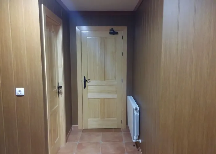 Puerta De Caderechas 度假居