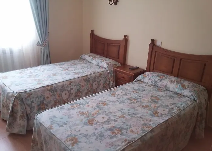 Puerta De Caderechas 度假居