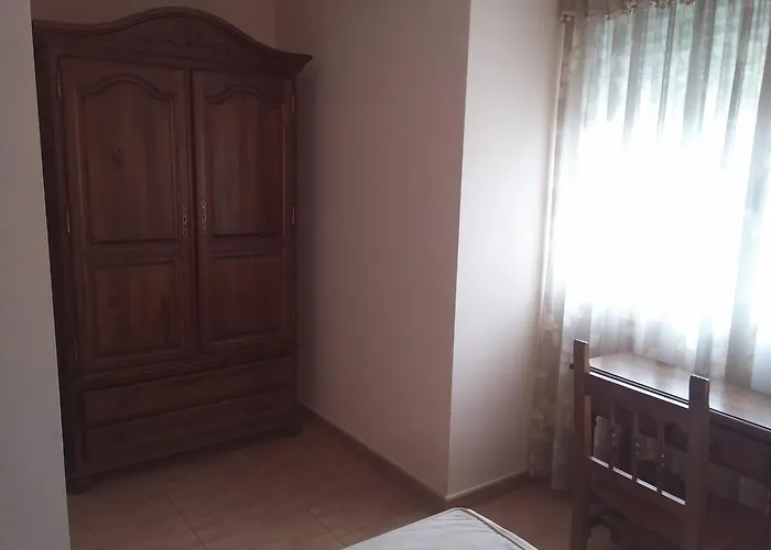 Puerta De Caderechas *